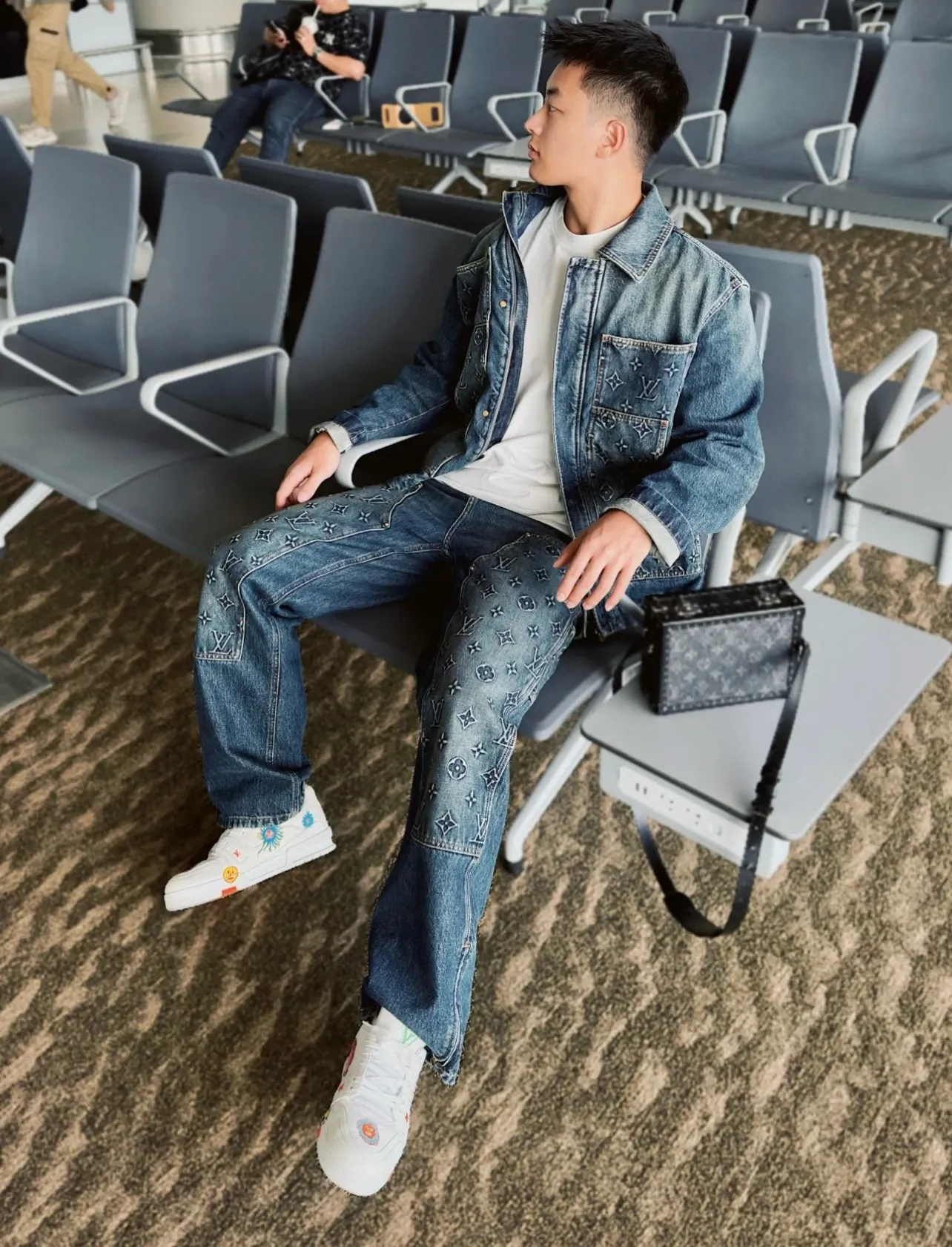Louis Vuitton/Louis Vuitton presbyopic embossed jeans